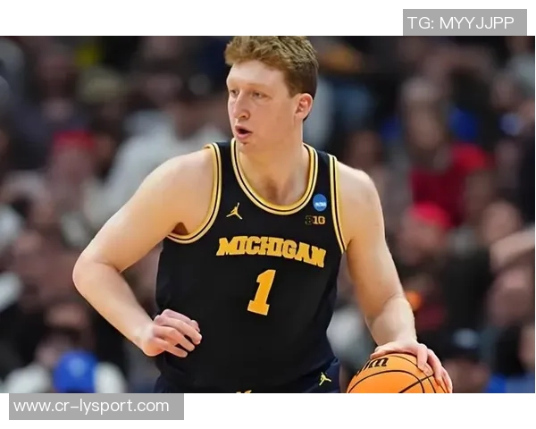 新秀沃尔夫闪耀赛场篮网主帅强调机会源于努力与坚持